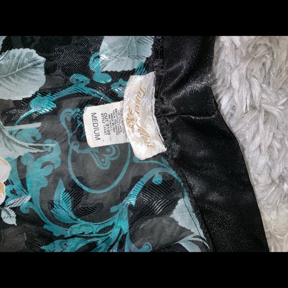 Robe - Picture 4 of 4